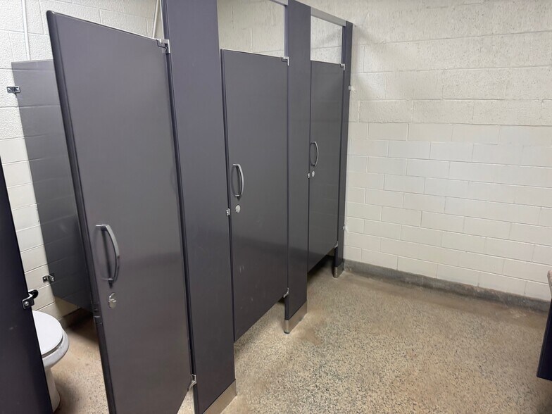 More Photos Of 131 N Hedges St, Dayton Warehouse For Sale