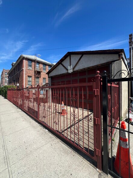 More Photos Of 1040 Willmohr St, Brooklyn Apartments For Sale