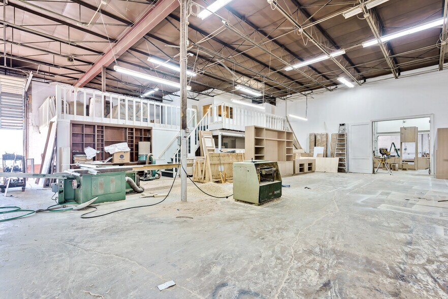 More Photos Of 1051 E 24th St, Hialeah Warehouse For Sale