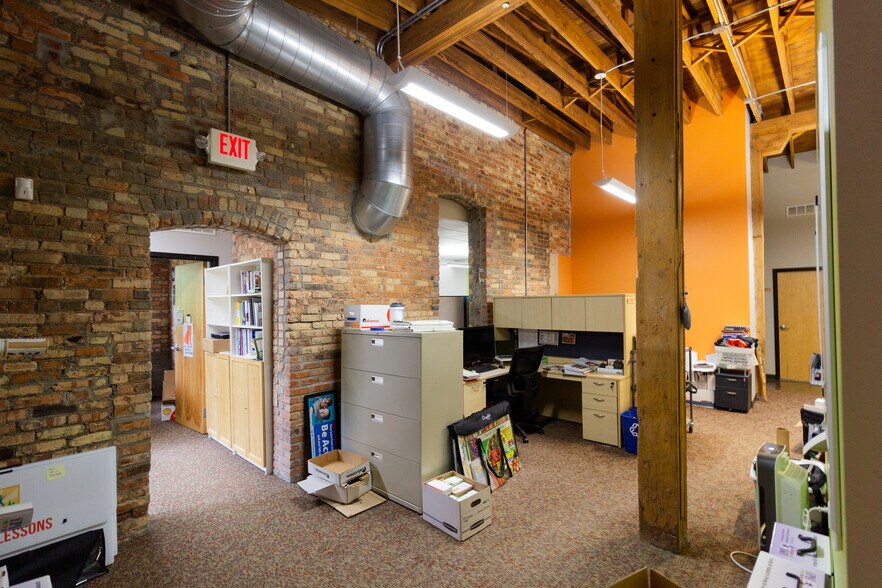 More Photos Of 1213 Center St, Lansing Medical For Sale