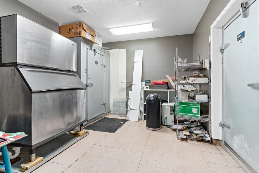 More Photos Of 5140 Gulfway Dr, Sabine Pass Restaurant For Sale