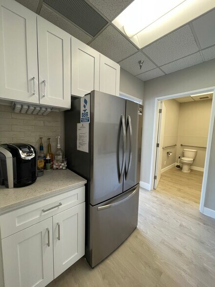 More Photos Of 17530 NE Union Hill Rd, Redmond Medical For Sale