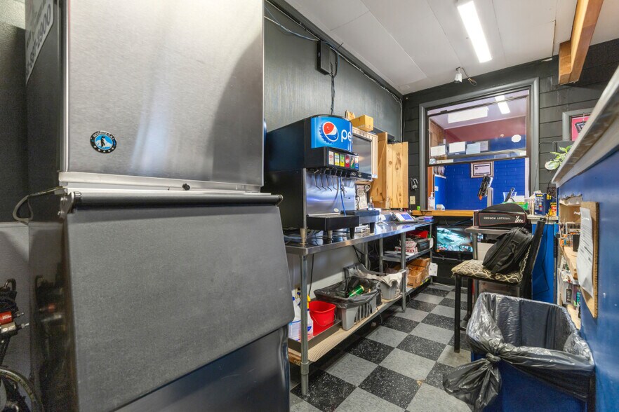 More Photos Of 1414 Oregon Ave, Klamath Falls Office For Sale