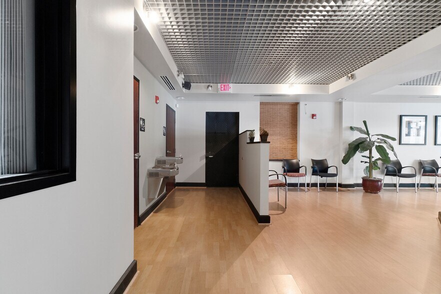 More Photos Of 191 W Plaza Dr, Mooresville Storefront Retail Office For Lease