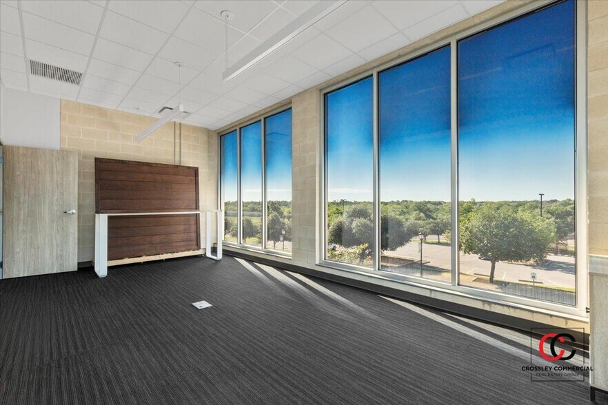 More Photos Of 211 S Brown St, Round Rock Medical For Sale