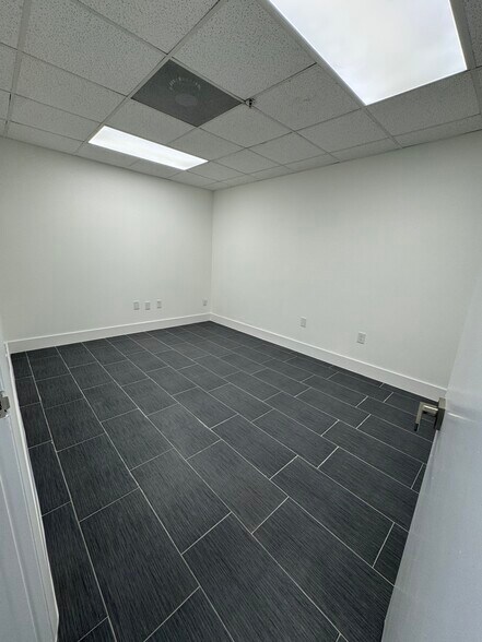 More Photos Of 9302-9398 NW 101st St, Medley Warehouse For Lease