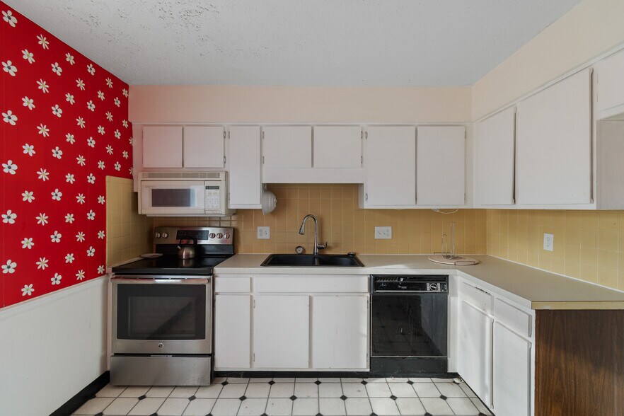 More Photos Of 4542 Camelot Cir, Uniontown Multifamily For Sale