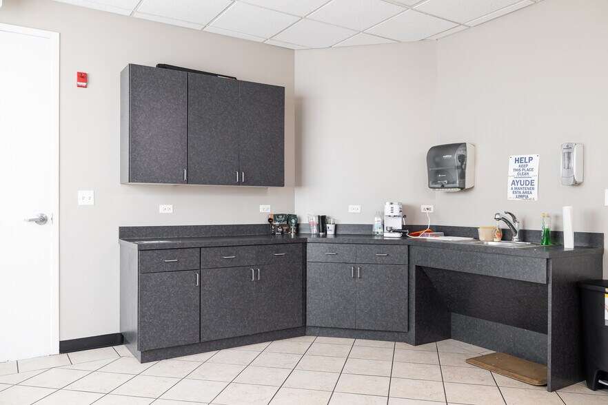 More Photos Of 1530 E New York St, Aurora Auto Dealership For Sale