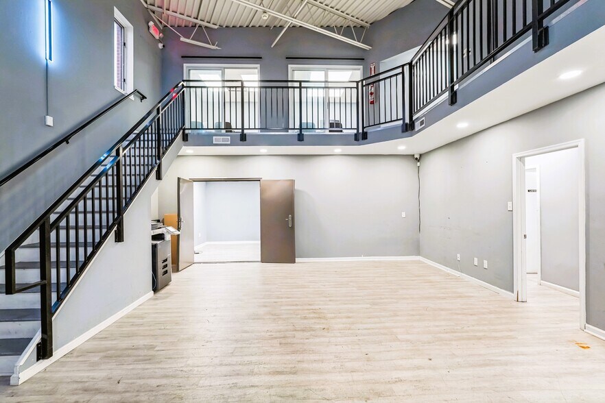 More Photos Of 1458 County Line Rd, Huntingdon Valley Flex For Sale