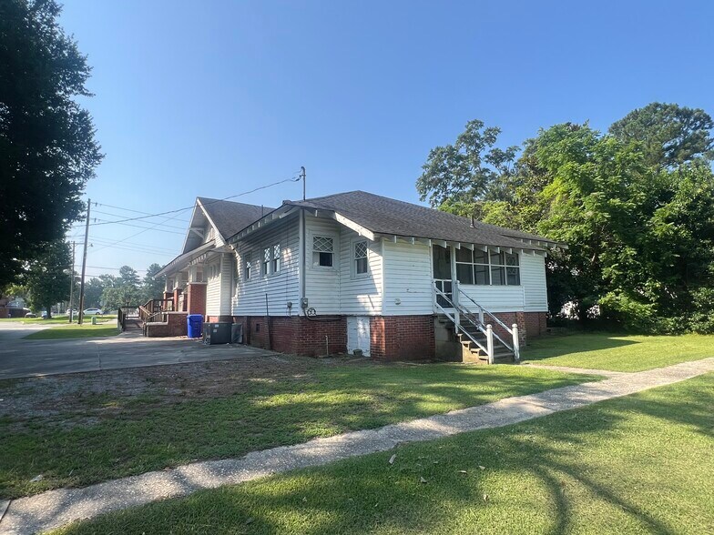 More Photos Of 512 Sunset Ave, Clinton Office For Sale