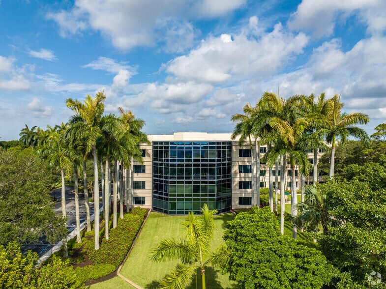 More Photos Of 800 Fairway Dr, Deerfield Beach Office Residential For Lease