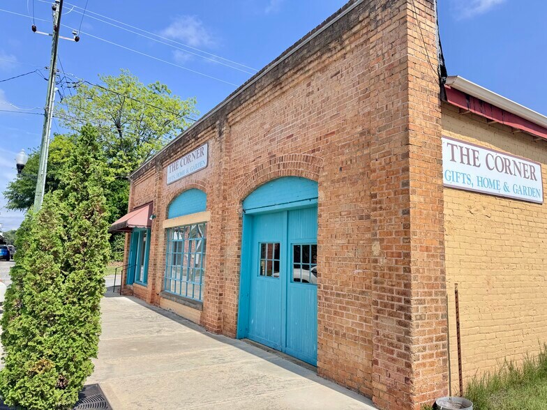 More Photos Of 120 Depot St, Hartwell Freestanding For Sale