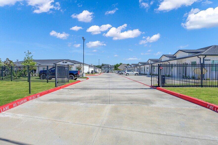 More Photos Of 18930 Kuykendahl Rd, Spring Medical For Lease