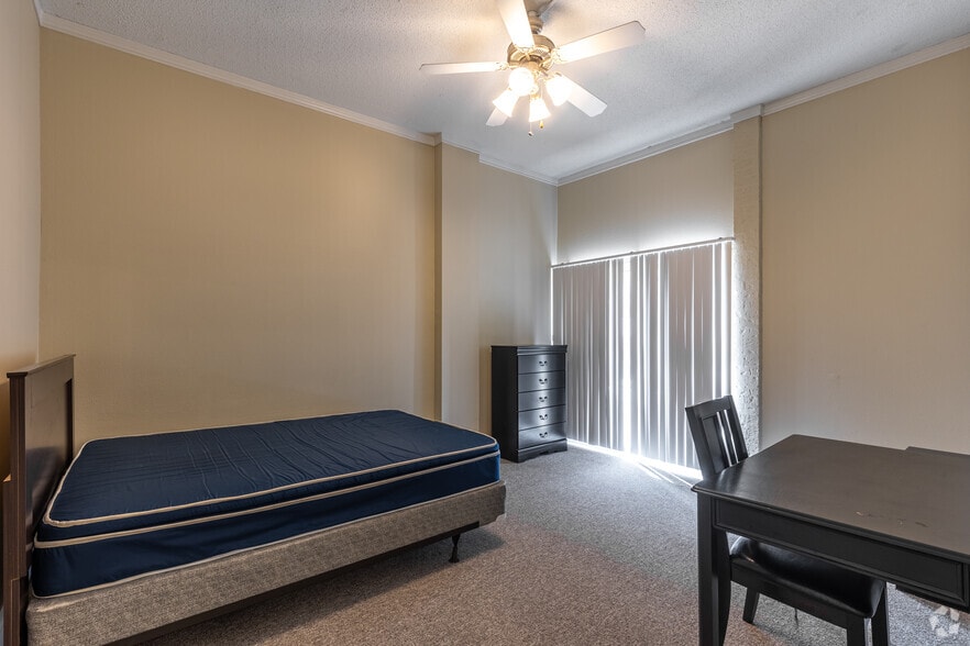 More Photos Of 1001 University Ave, Lubbock Apartments For Lease