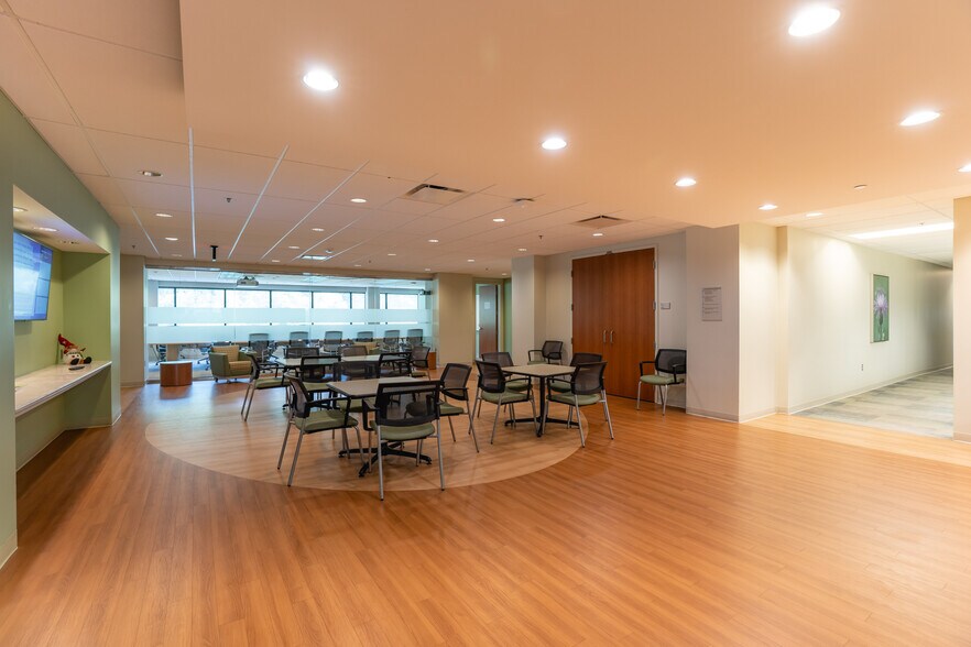 More Photos Of 20255 Victor Pky, Livonia Loft Creative Space For Lease