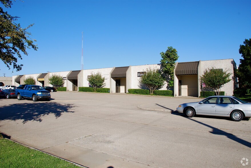 More Photos Of 13500-13520 Vargon St, Dallas Distribution For Lease