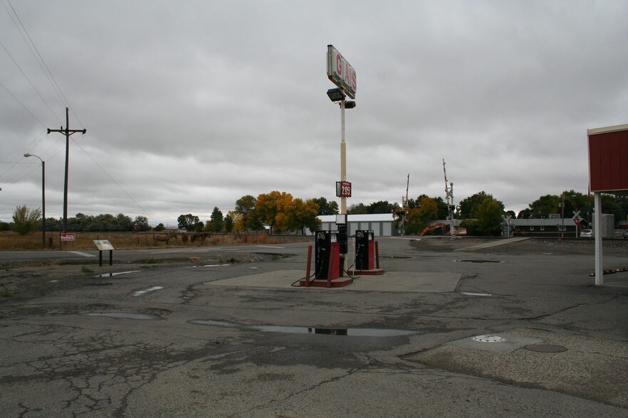 More Photos Of 1 N Clark St, Park City Convenience Store For Sale