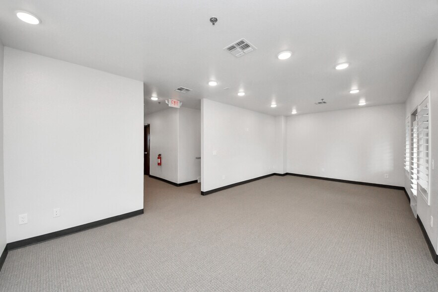 More Photos Of 6536 Greatwood Pky, Sugar Land Office For Sale