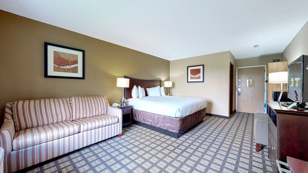 More Photos Of 6 Traders Cir, Normal Hotel For Sale