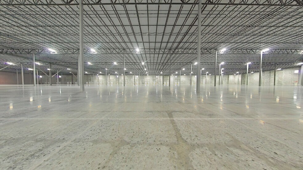 More Photos Of 5670 Aurora Way, McCordsville Warehouse For Lease