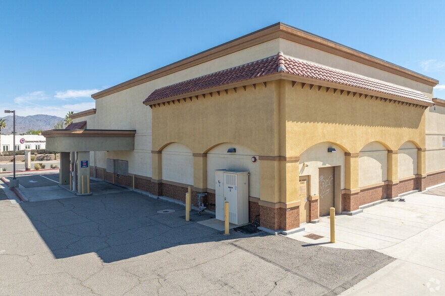 More Photos Of 39155 Washington St, Palm Desert Drugstore For Lease