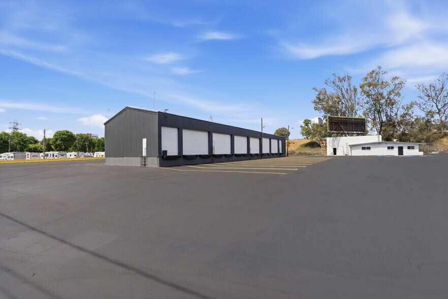More Photos Of 1409 S Sportsman Dr, Compton Truck Terminal For Lease