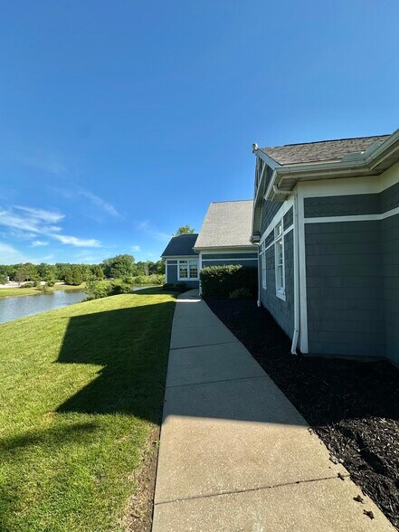 More Photos Of 1305 Corporate Dr, Hudson Medical For Lease