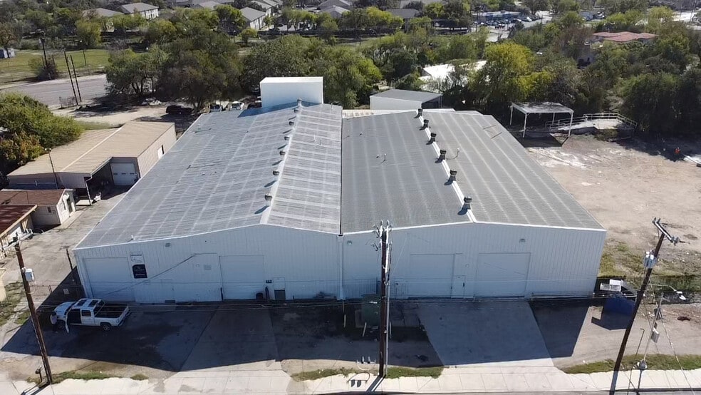 More Photos Of 2833 Roosevelt Ave, San Antonio Industrial For Lease