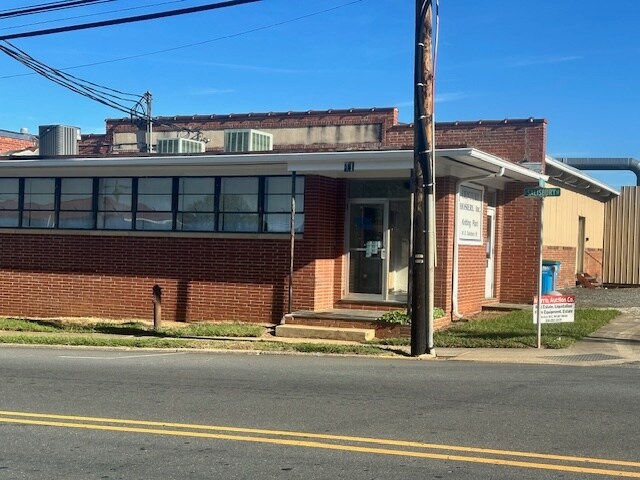 More Photos Of 41 E Salisbury St, Denton Warehouse For Sale