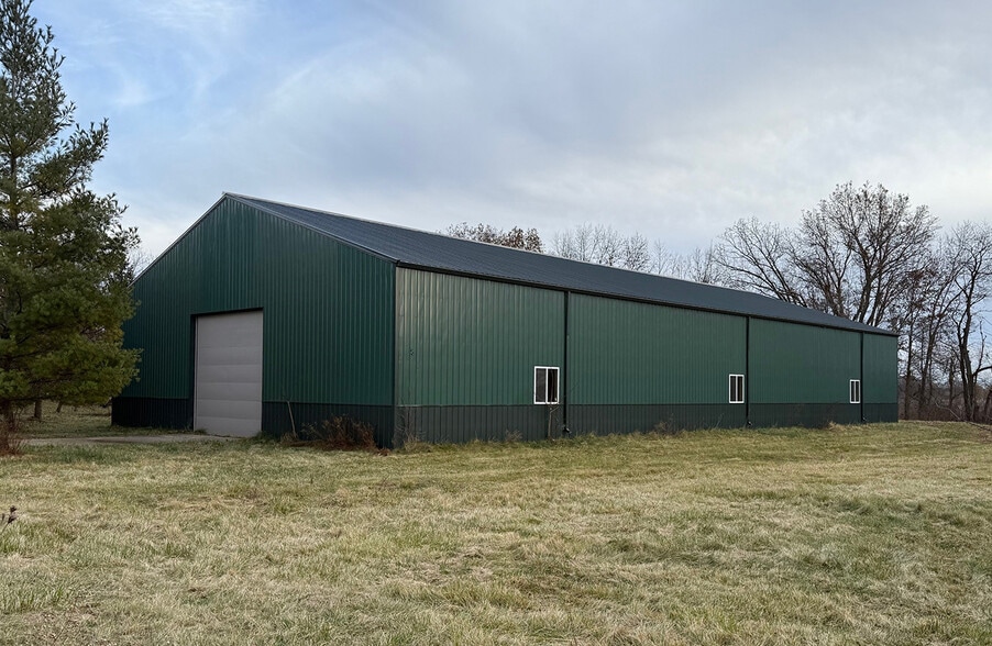 More Photos Of 2601 Iverson Rd, Stoughton Warehouse For Lease