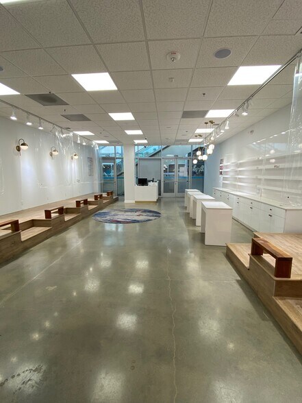 More Photos Of 450 S Western Ave, Los Angeles Freestanding For Lease