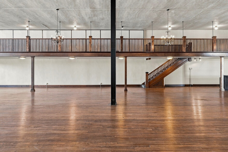 More Photos Of 204 S Broadway, Salisbury Specialty For Sale