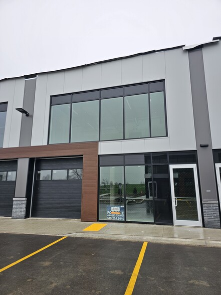 Primary Photo Of 585 Hanlon Creek Blvd, Guelph Flex For Lease