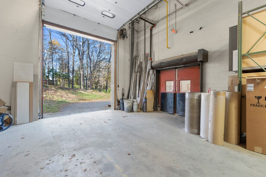 More Photos Of 10 Mile Hill Rd, Newtown Warehouse For Lease