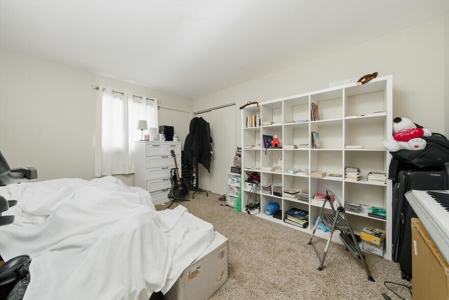 More Photos Of 630 Westmoreland Dr, Vernon Hills Apartments For Sale