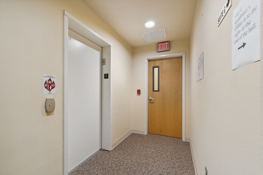 More Photos Of 1963 Thompson Rd, Coos Bay Hospital For Lease