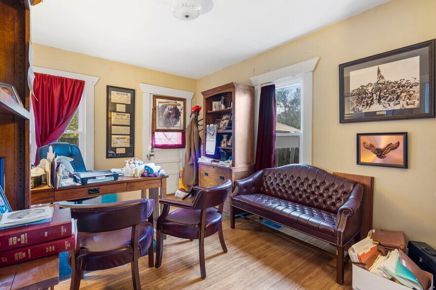 More Photos Of 1658 Saint Louis St, Springfield Office For Lease