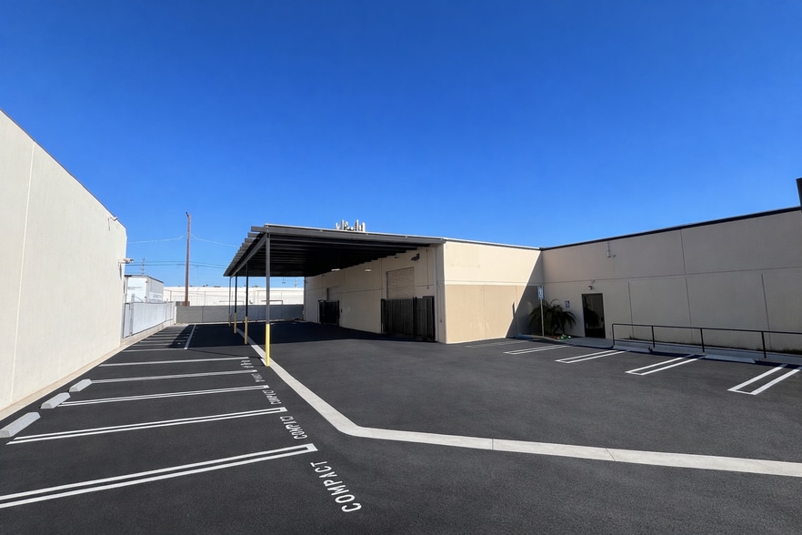 More Photos Of 7946 Alabama Ave, Canoga Park Service For Lease