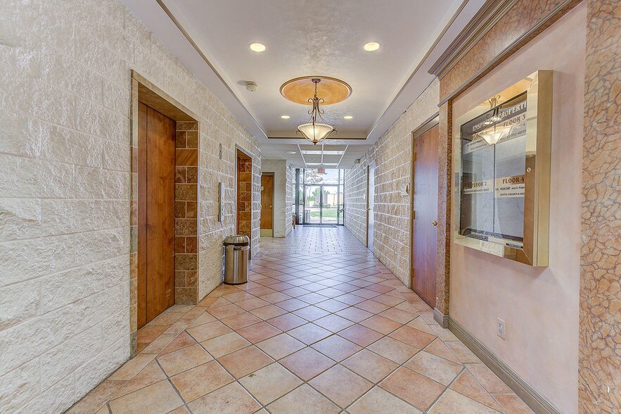 More Photos Of 375 Glensprings Dr, Springdale Office For Sale