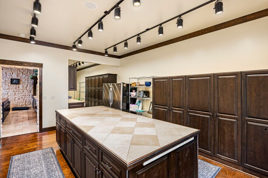 More Photos Of 4122 186th Blvd, Russell Specialty For Sale