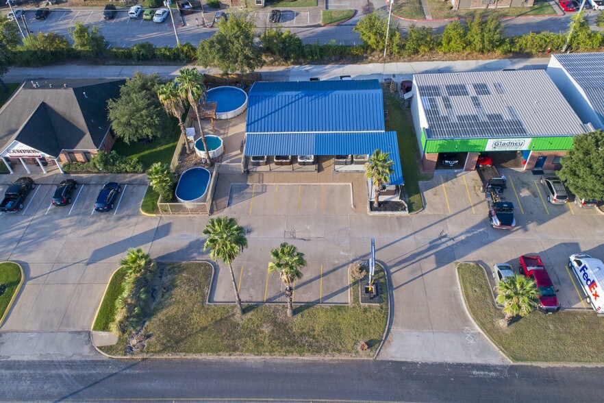 More Photos Of 3114 Texas Ave S, College Station Freestanding For Sale