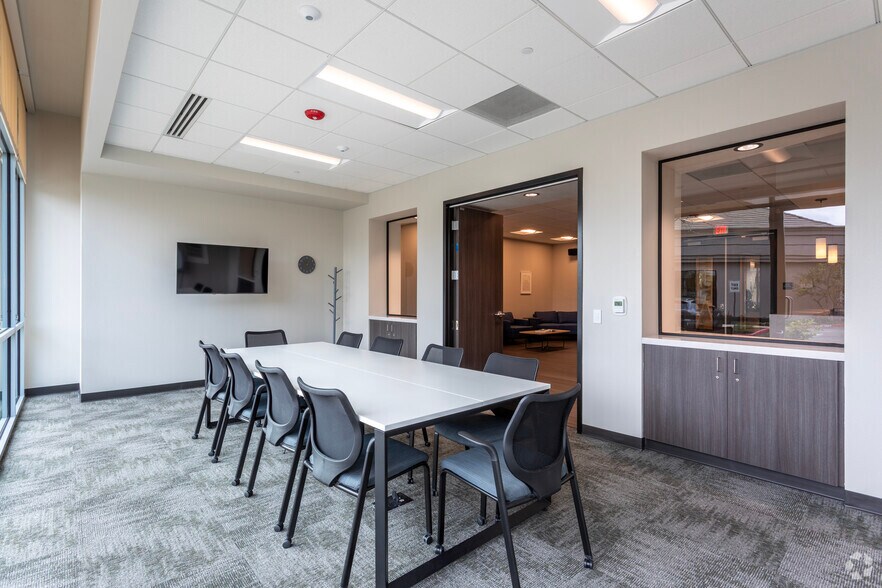 More Photos Of 265 E River Park Cir, Fresno Coworking Space