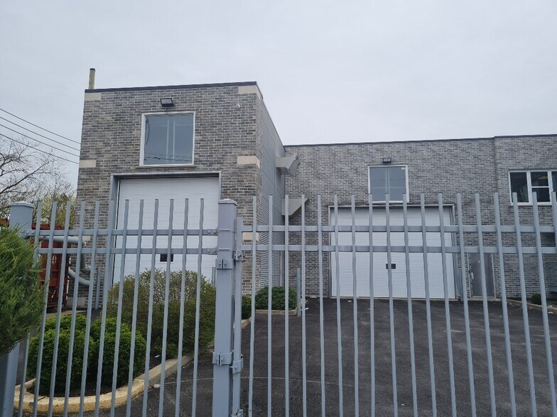 More Photos Of 6270-6290 Rue Périnault, Montréal Industrial For Sale