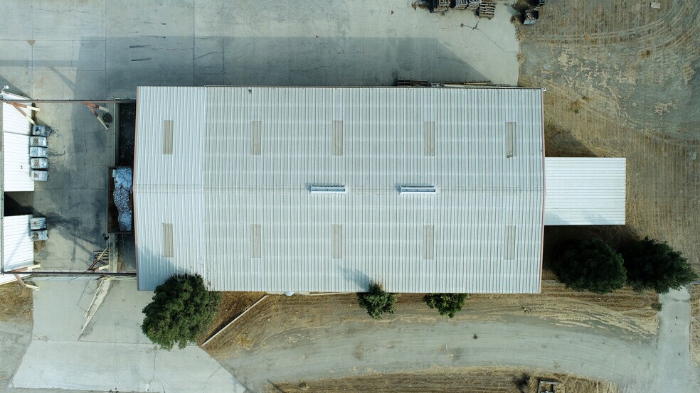 More Photos Of 43016 Road 68, Reedley Warehouse For Lease
