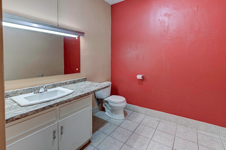 More Photos Of 4003 Pennsylvania Ave, Kansas City Office For Sale