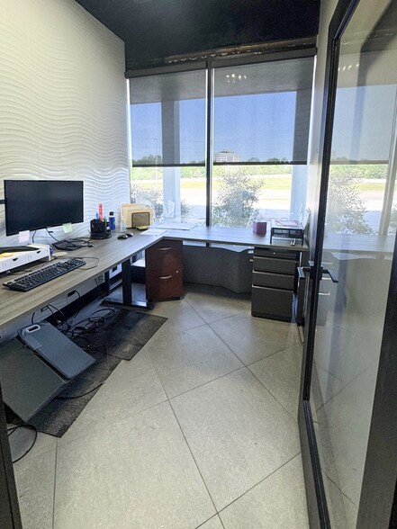 More Photos Of 5770 E Skelly Dr, Tulsa Office For Sale