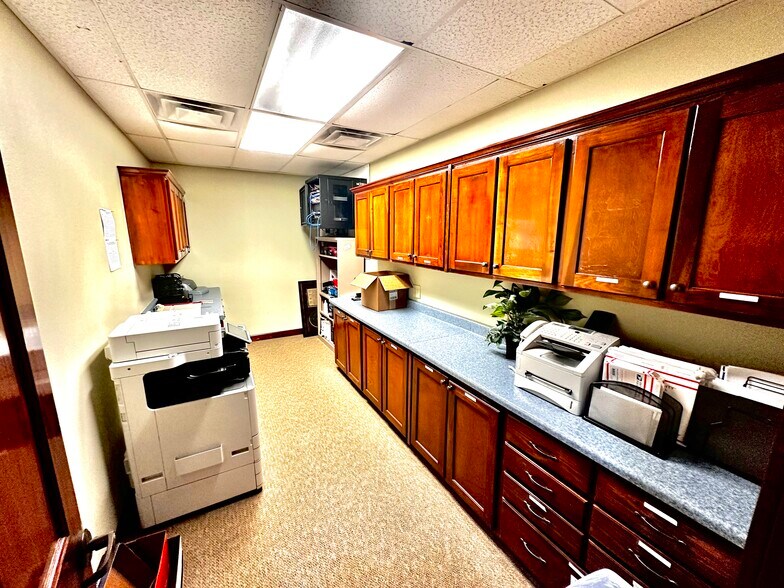 More Photos Of 1 Horizon Ct, Heath Office For Lease