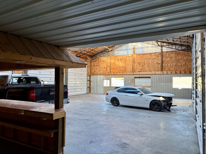 More Photos Of 517-519 Turnpike Rd, Lawrenceburg Flex For Sale