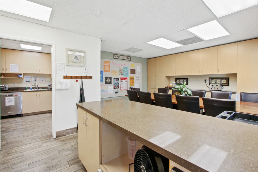 More Photos Of 520 S Sepulveda Blvd, Los Angeles Office For Lease