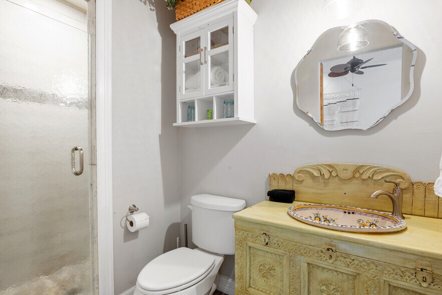 More Photos Of 608 W Morse St, Fredericksburg Specialty For Sale